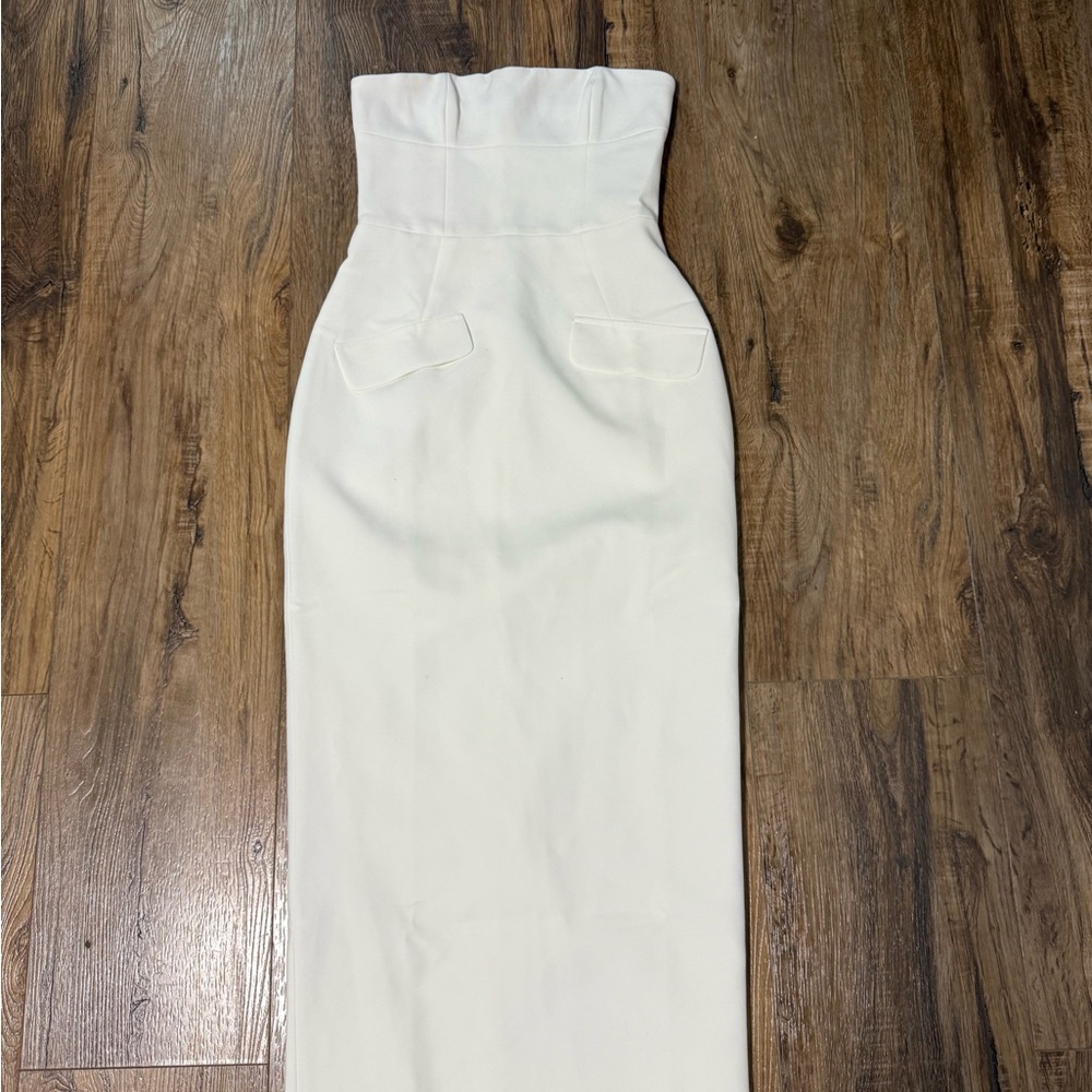 Chic Strapless Cream Dress